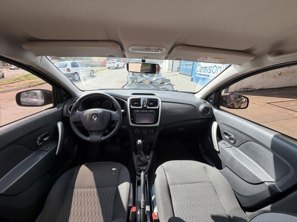 RENAULT Sandero - Foto