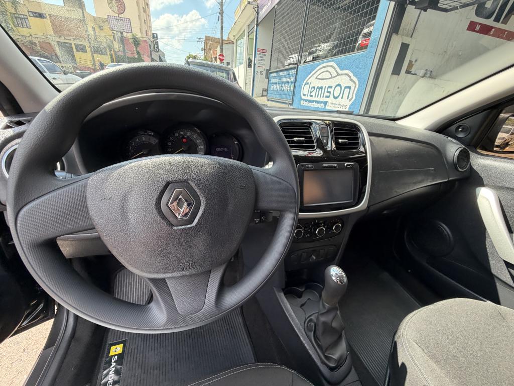RENAULT Sandero - Foto