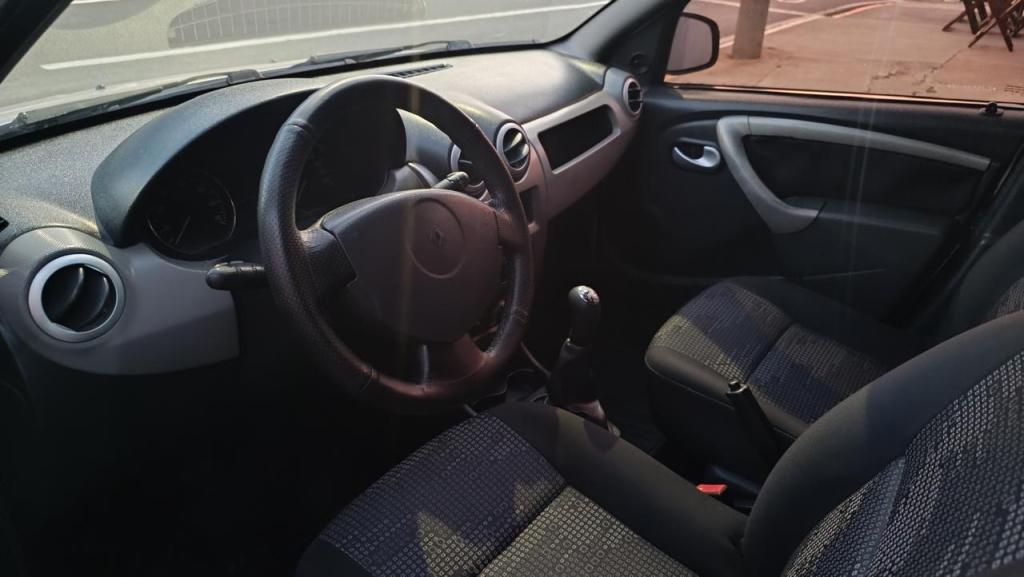 RENAULT Sandero - Foto