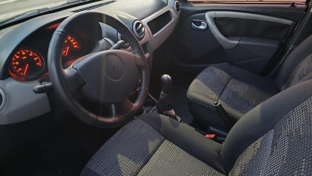 RENAULT Sandero - Foto