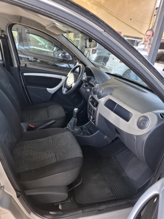 RENAULT Sandero - Foto