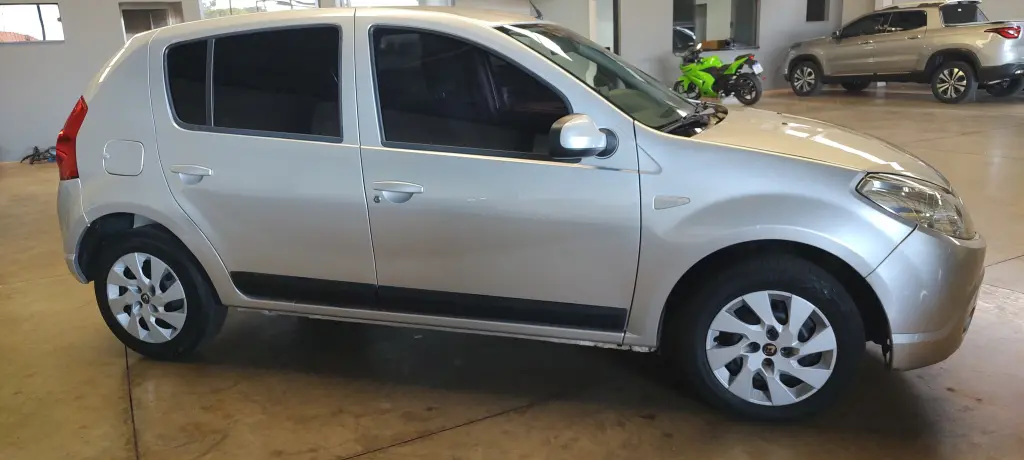 RENAULT Sandero - Foto