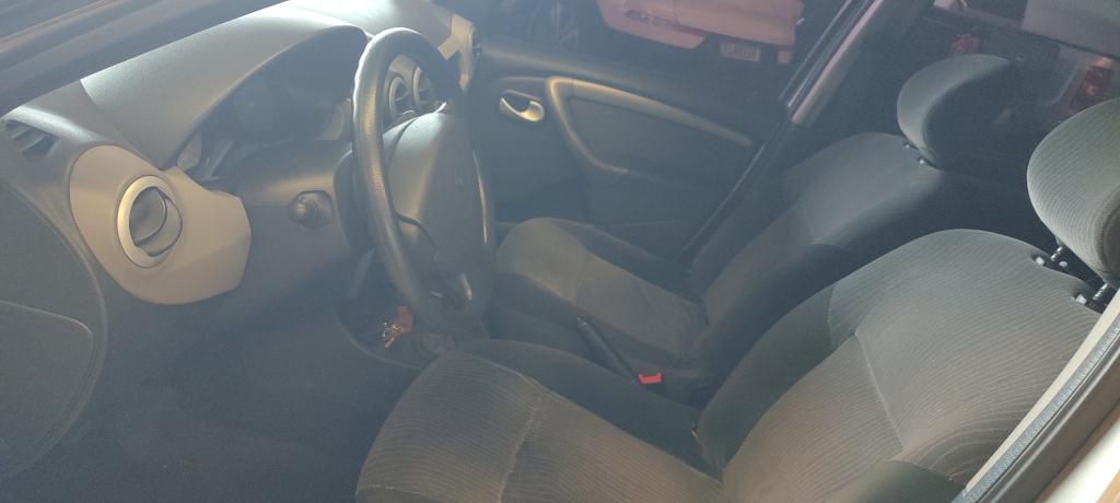 RENAULT Sandero - Foto