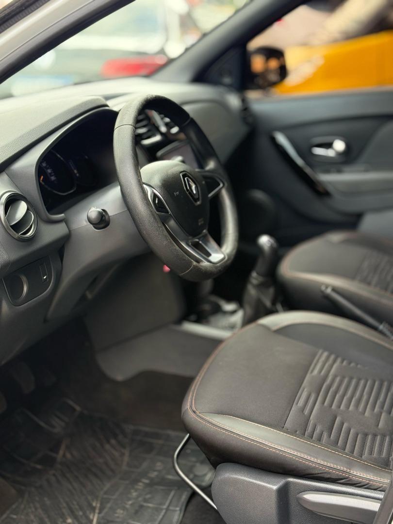 RENAULT Sandero - Foto