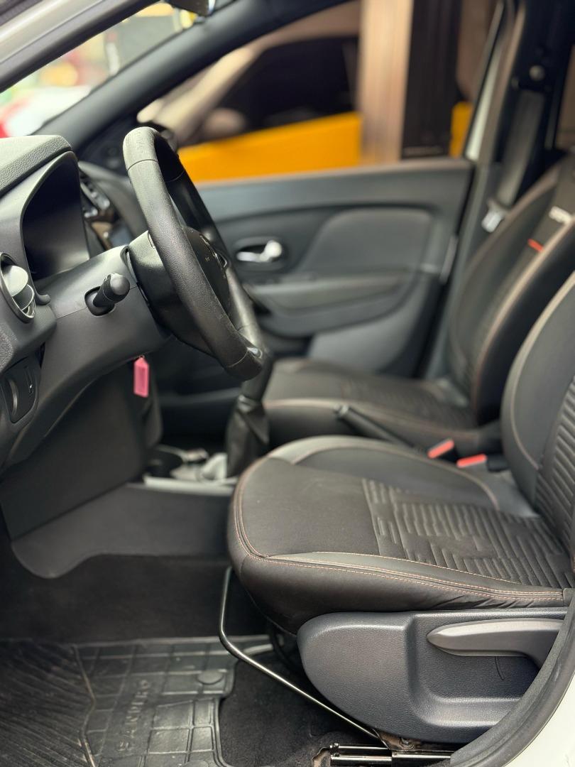 RENAULT Sandero - Foto