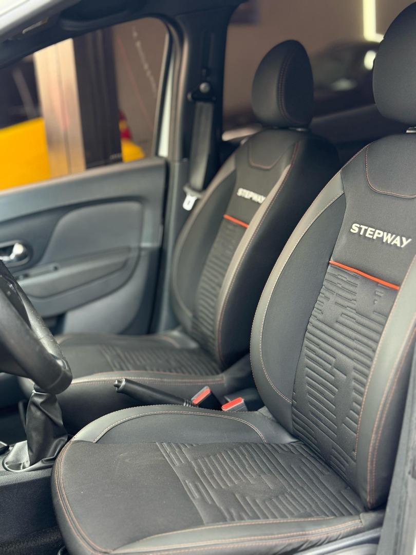 RENAULT Sandero - Foto