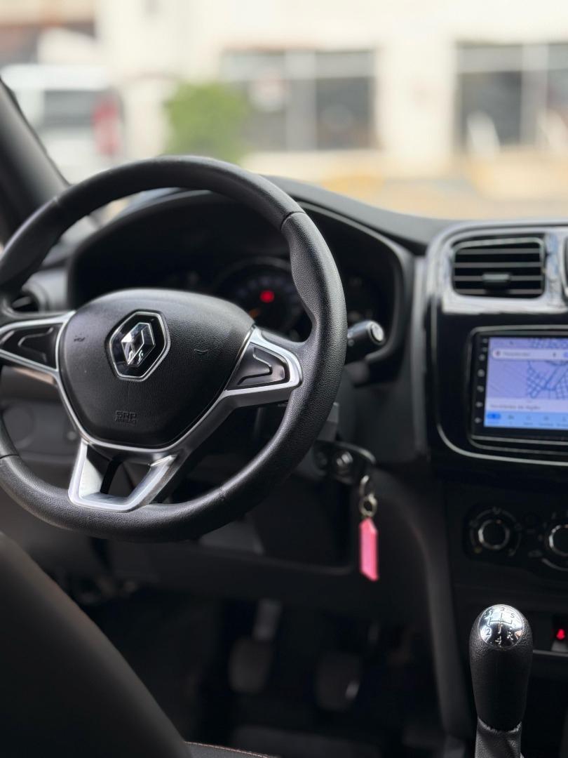 RENAULT Sandero - Foto