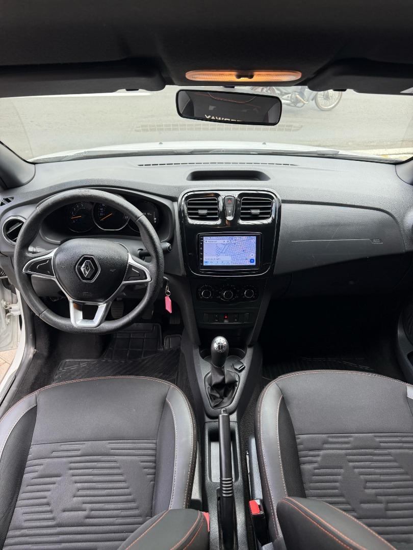 RENAULT Sandero - Foto