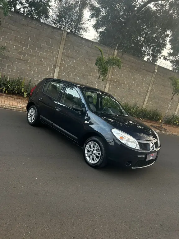 RENAULT Sandero - Foto