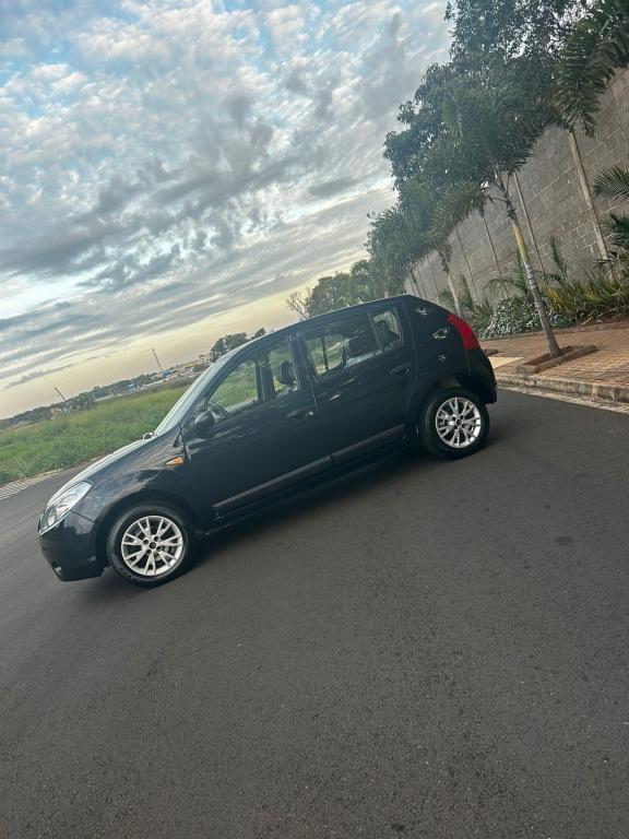 RENAULT Sandero - Foto