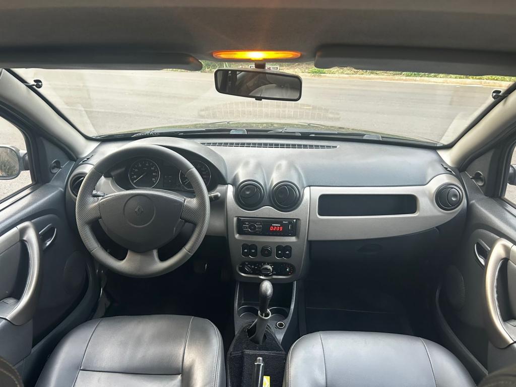 RENAULT Sandero - Foto