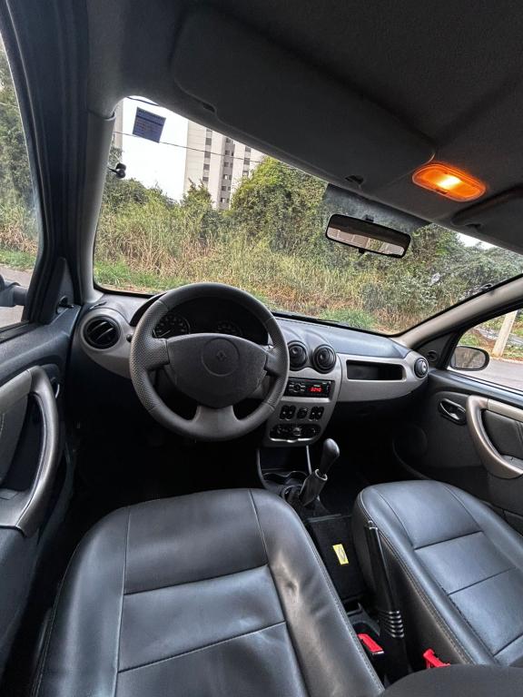 RENAULT Sandero - Foto