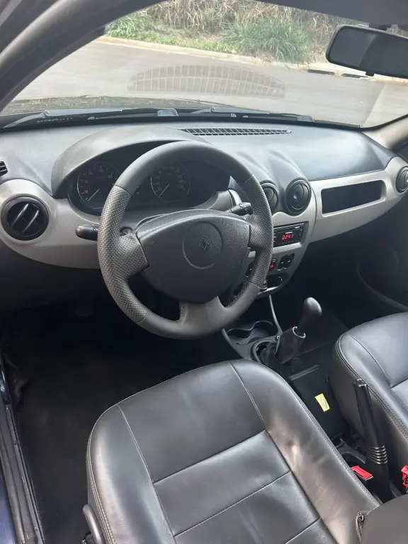 RENAULT Sandero - Foto