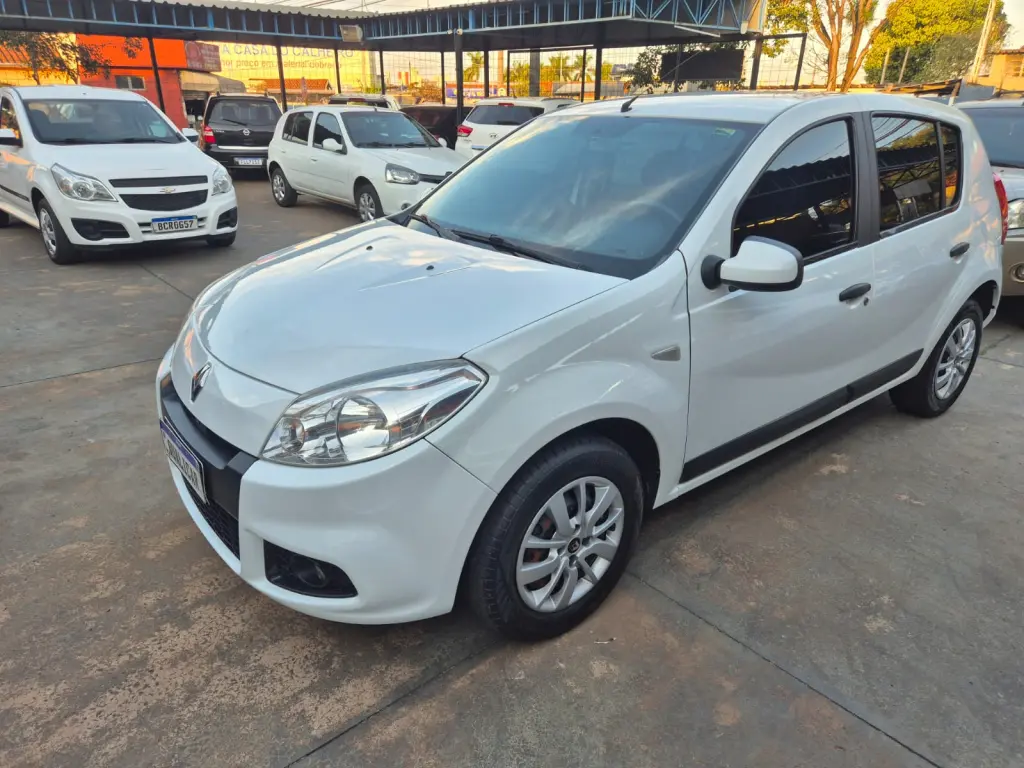 RENAULT Sandero - Foto