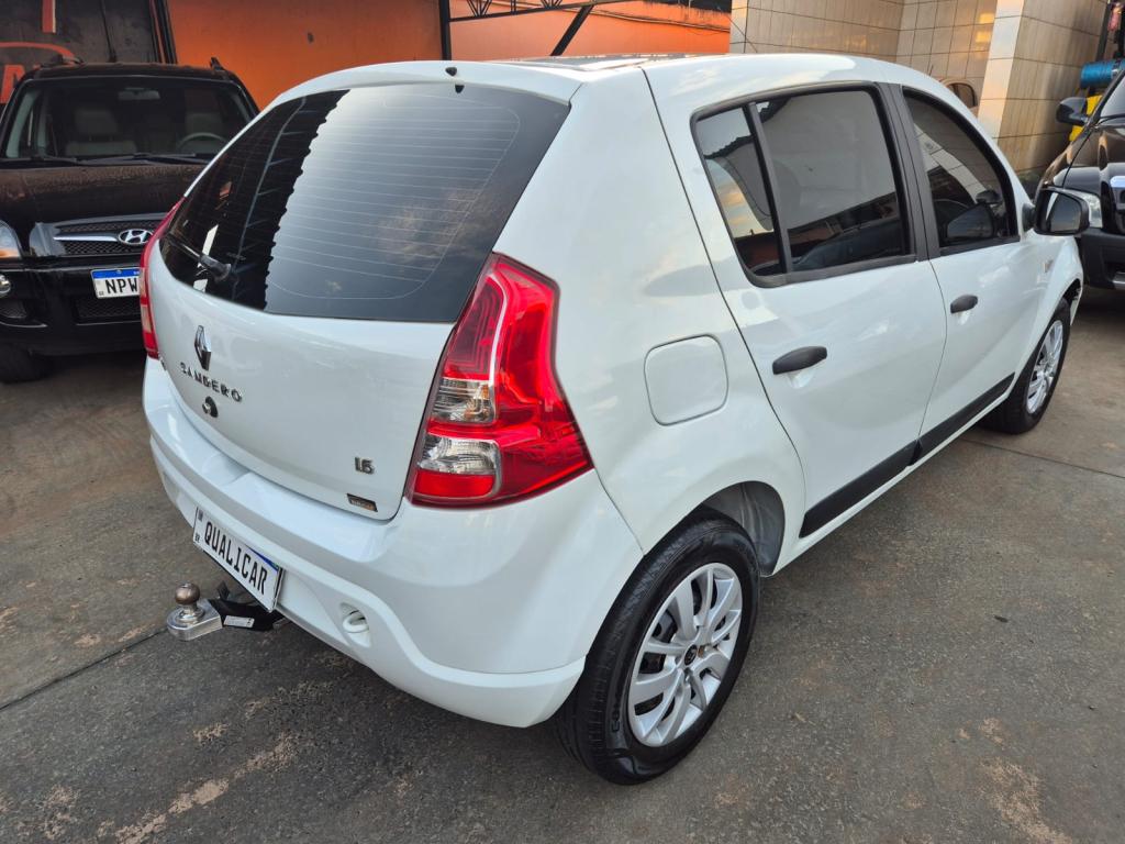 RENAULT Sandero - Foto