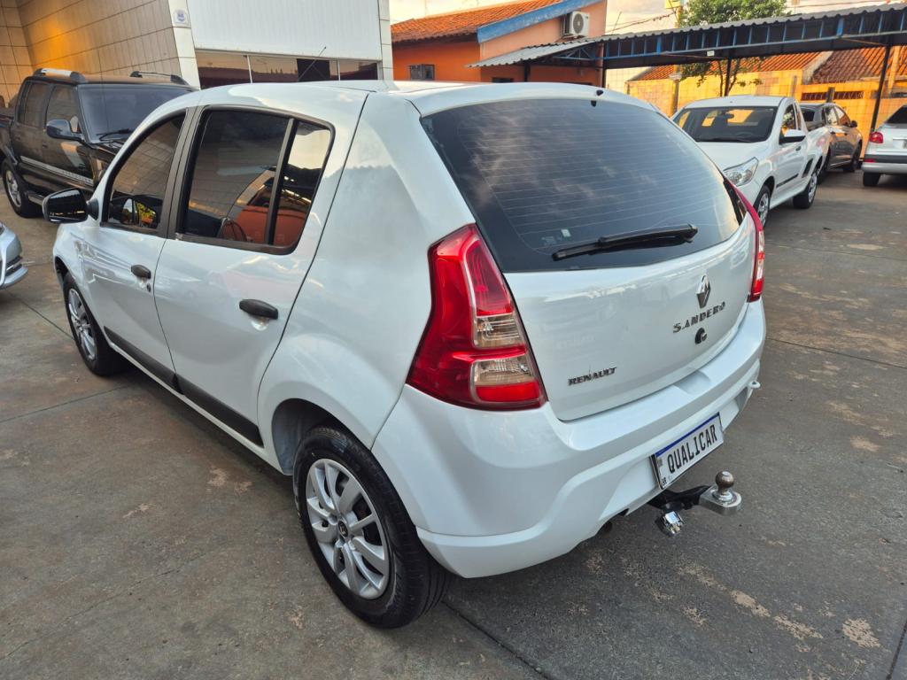 RENAULT Sandero - Foto
