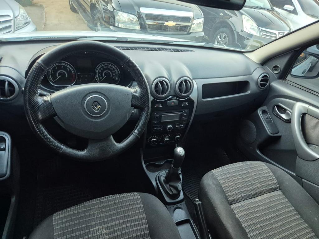 RENAULT Sandero - Foto