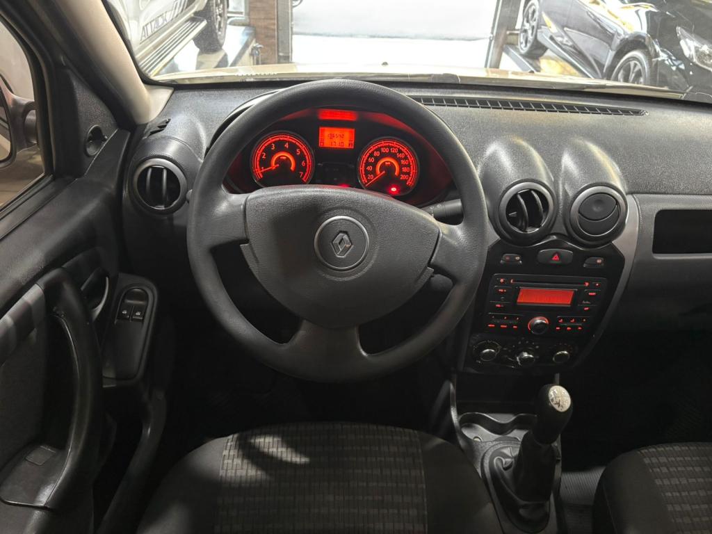 RENAULT Sandero - Foto