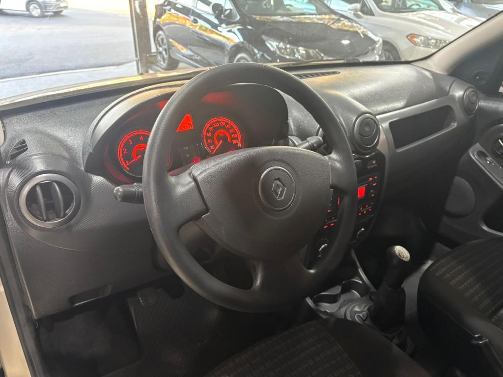 RENAULT Sandero - Foto