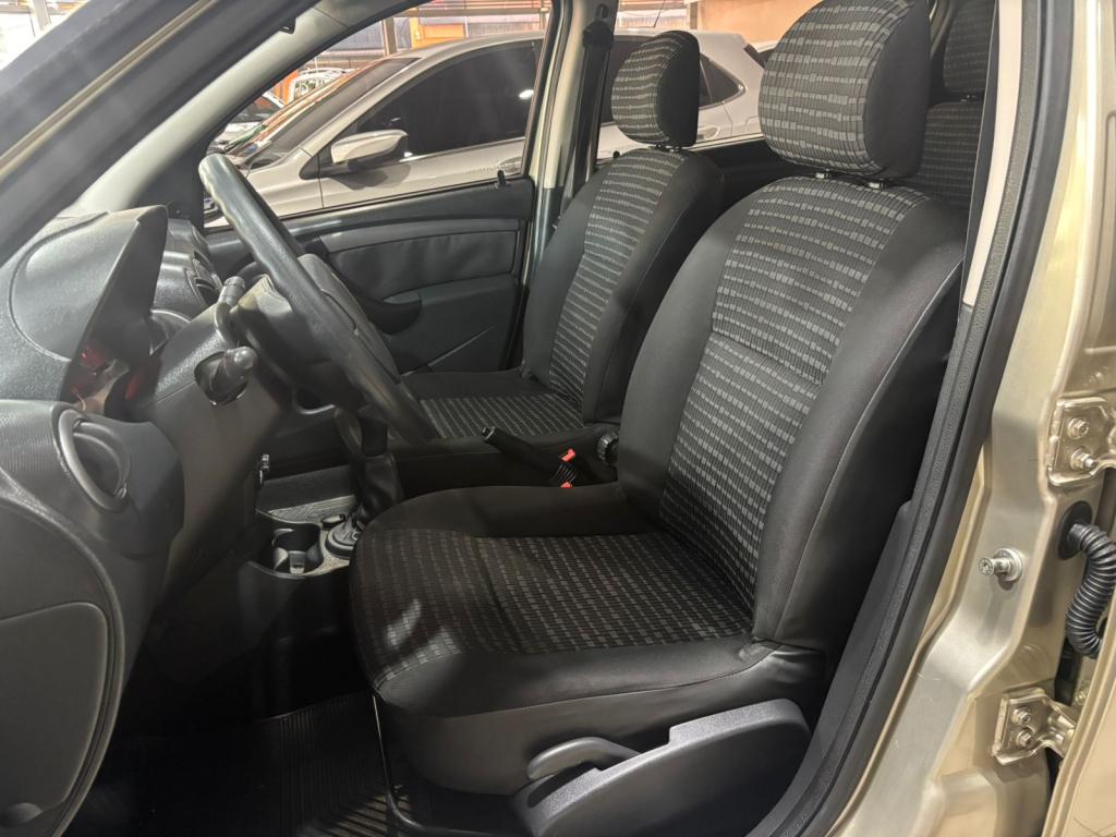 RENAULT Sandero - Foto