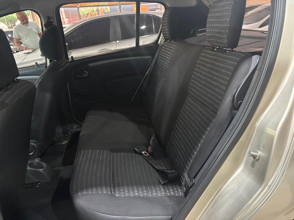 RENAULT Sandero - Foto