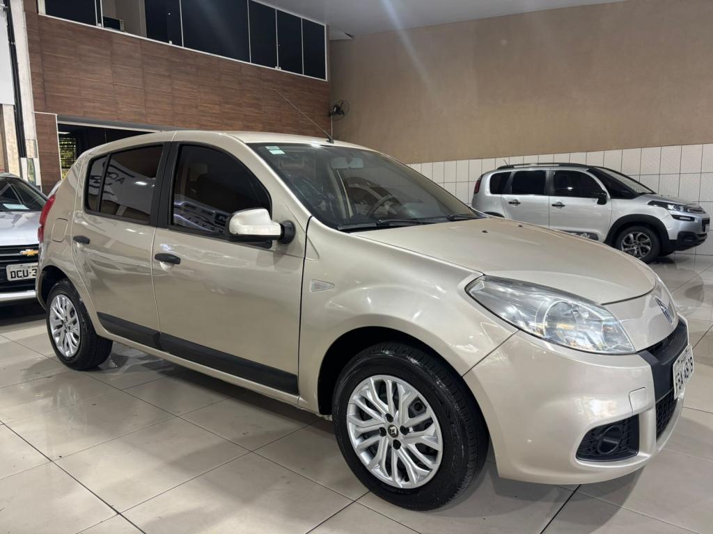 RENAULT Sandero - Foto