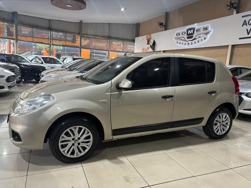 RENAULT Sandero - Foto