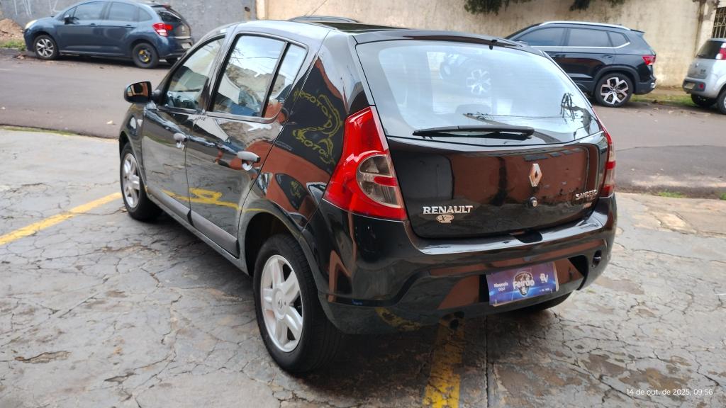 RENAULT Sandero - Foto