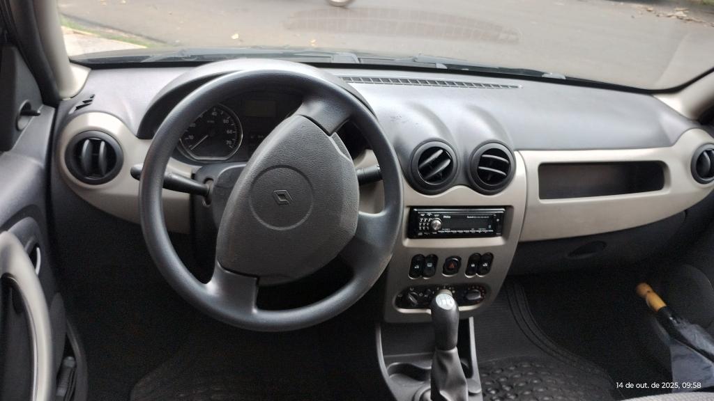 RENAULT Sandero - Foto