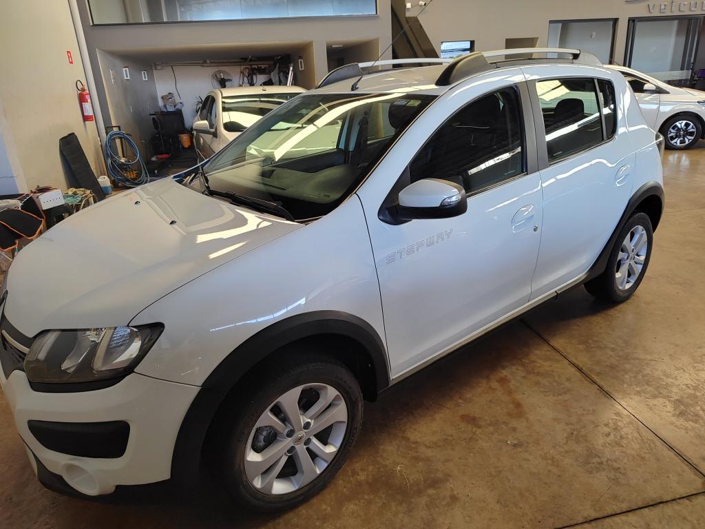 RENAULT Sandero - Foto