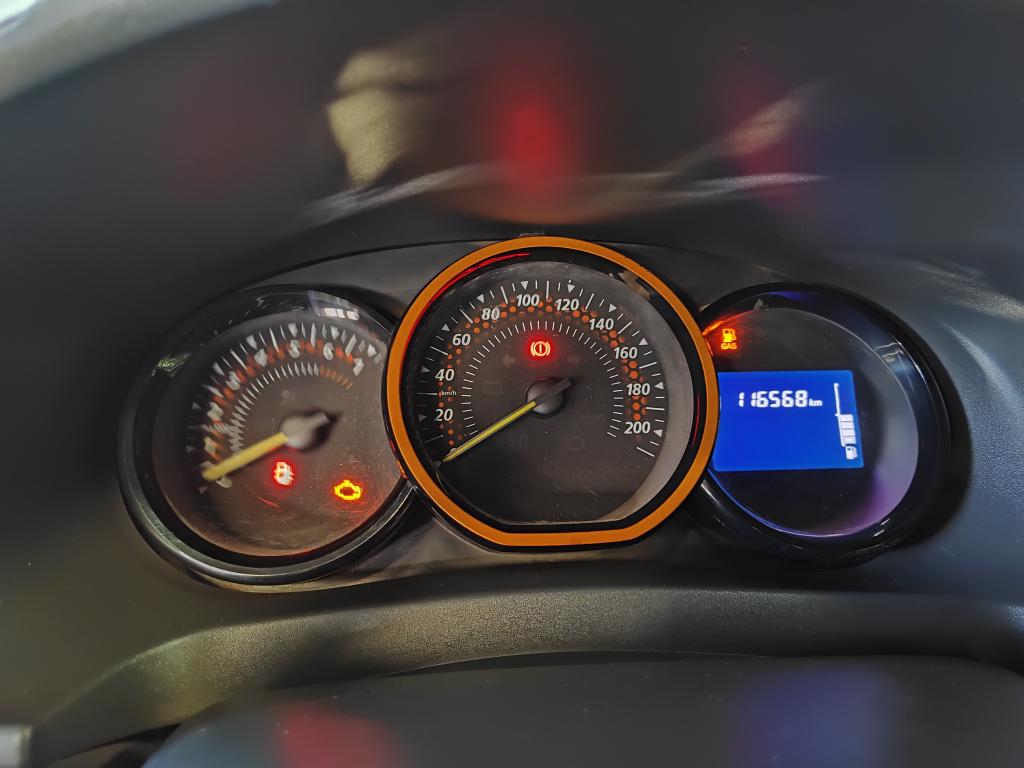 RENAULT Sandero - Foto