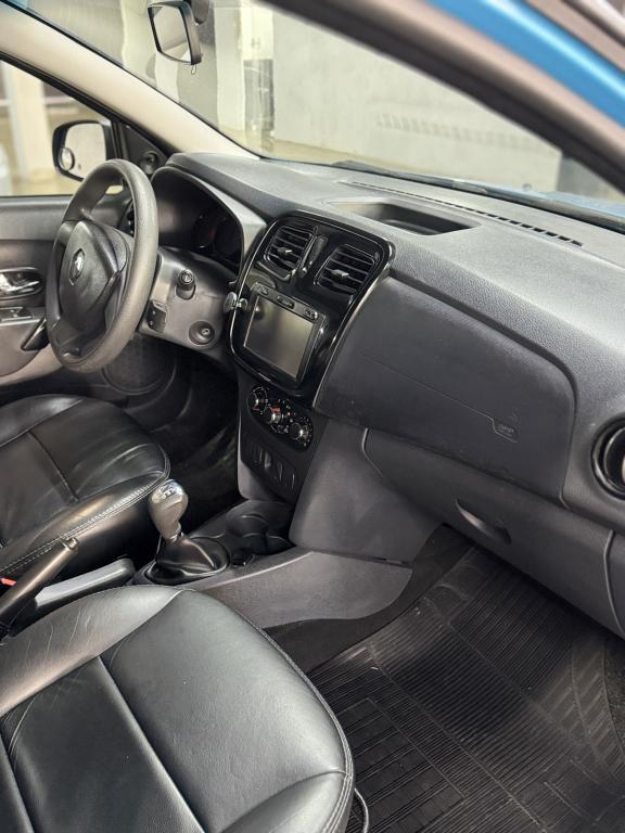 RENAULT Sandero - Foto