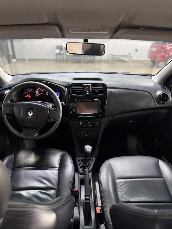 RENAULT Sandero - Foto