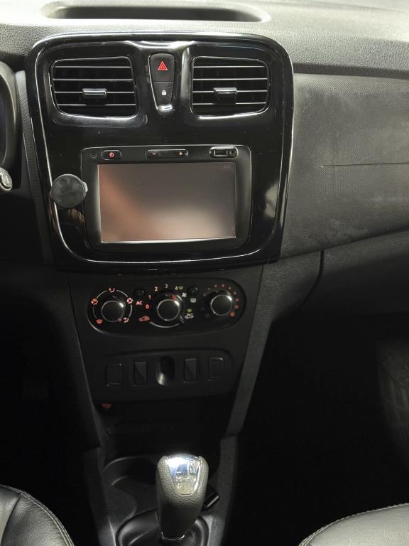 RENAULT Sandero - Foto