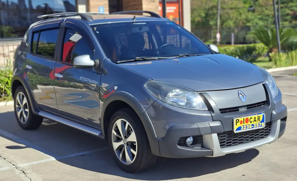 RENAULT Sandero - Foto