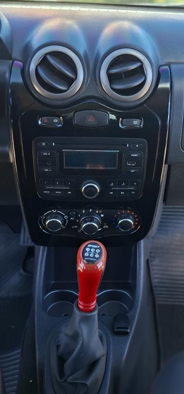 RENAULT Sandero - Foto