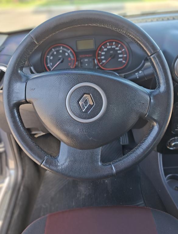 RENAULT Sandero - Foto