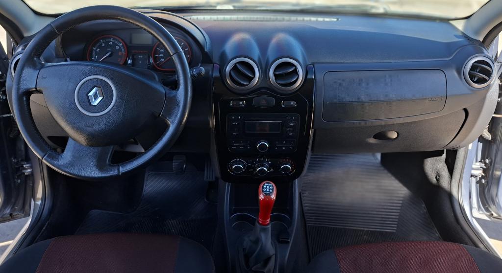 RENAULT Sandero - Foto