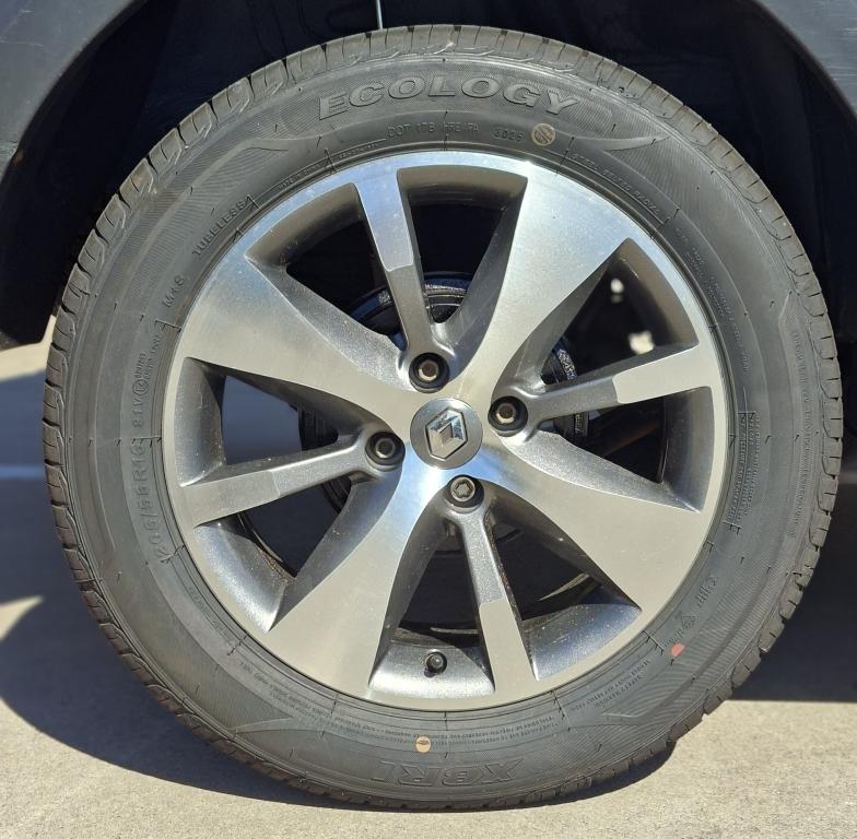 RENAULT Sandero - Foto