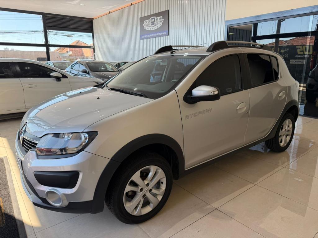 RENAULT Sandero - Foto