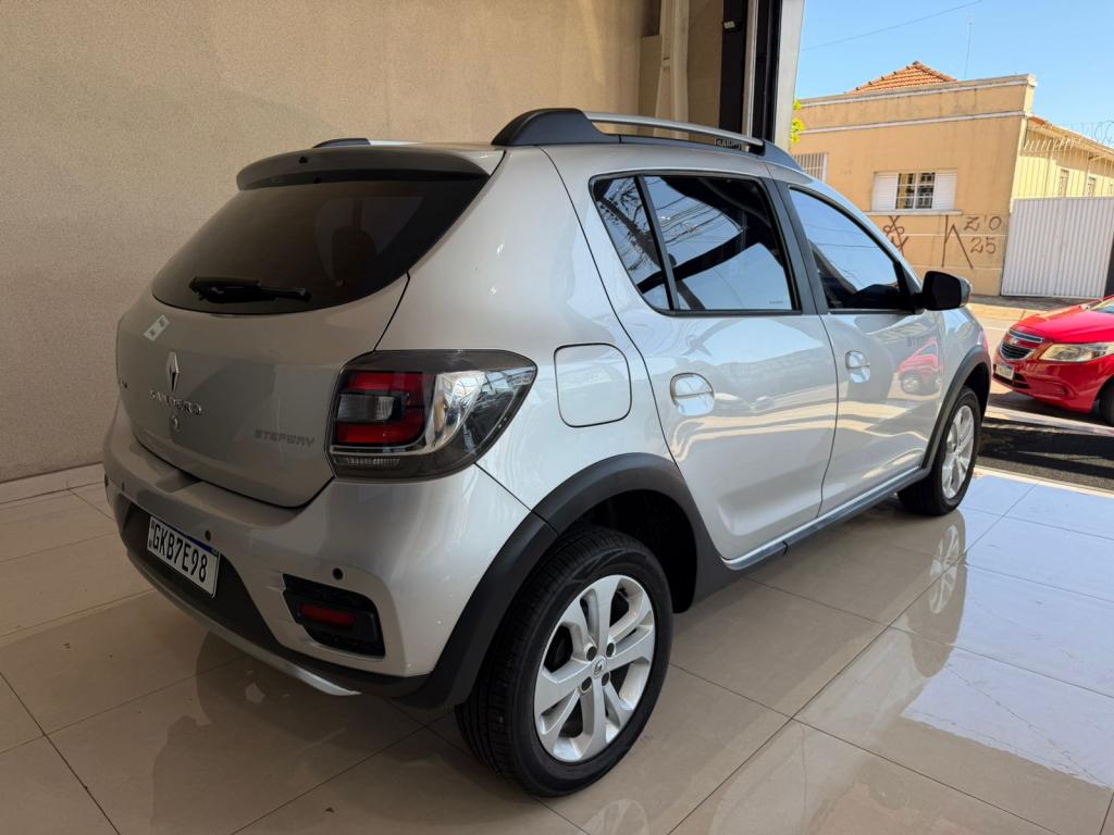 RENAULT Sandero - Foto