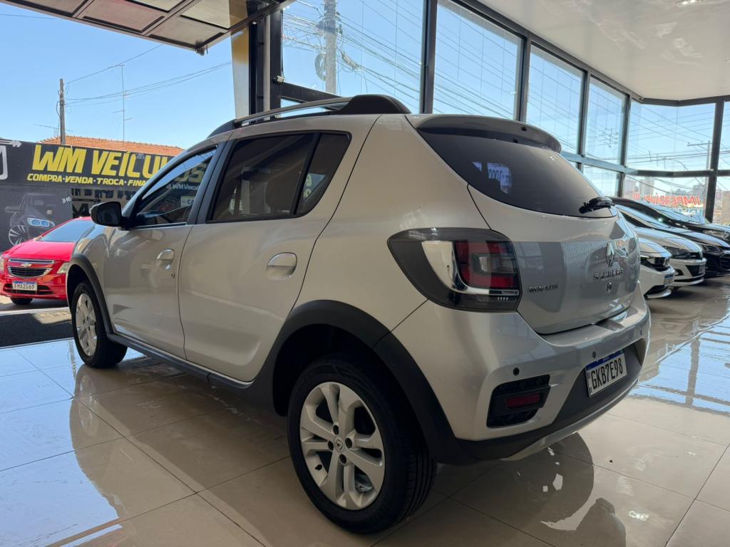 RENAULT Sandero - Foto