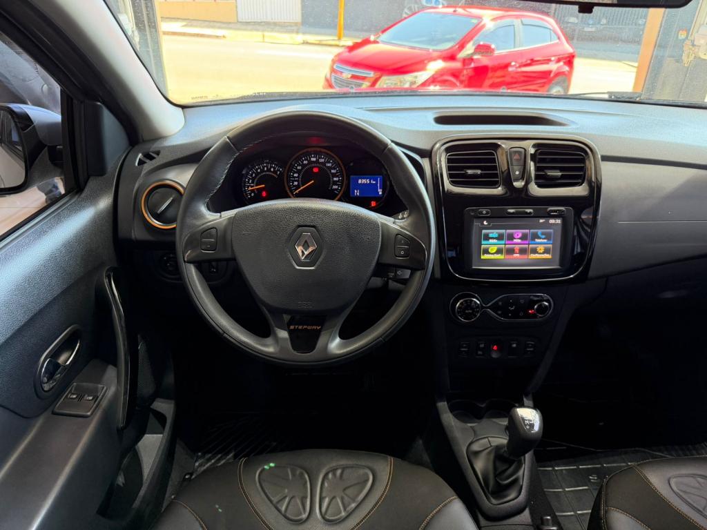 RENAULT Sandero - Foto