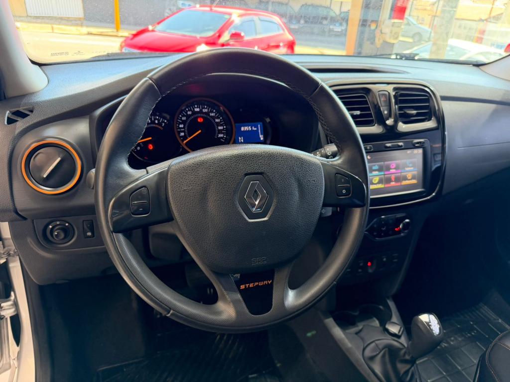 RENAULT Sandero - Foto