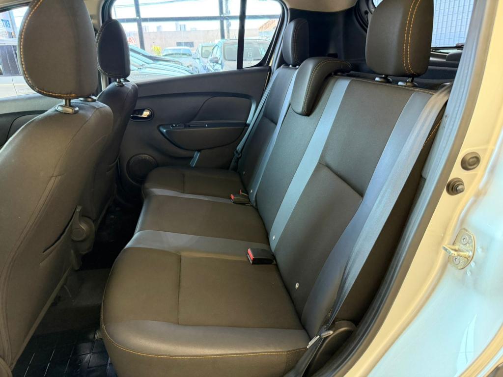 RENAULT Sandero - Foto