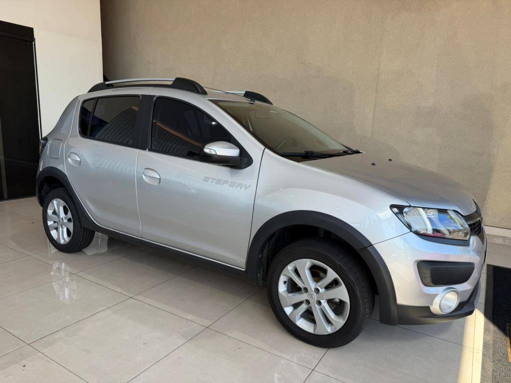 RENAULT Sandero - Foto