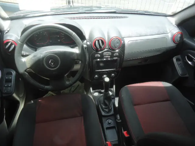 RENAULT Sandero - Foto