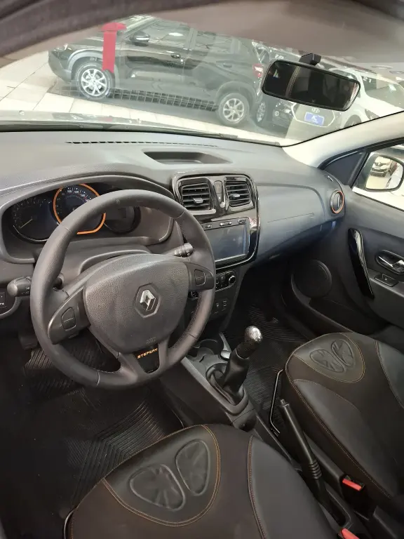 RENAULT Sandero - Foto