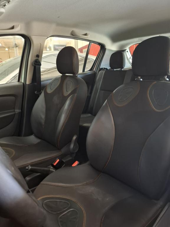 RENAULT Sandero - Foto