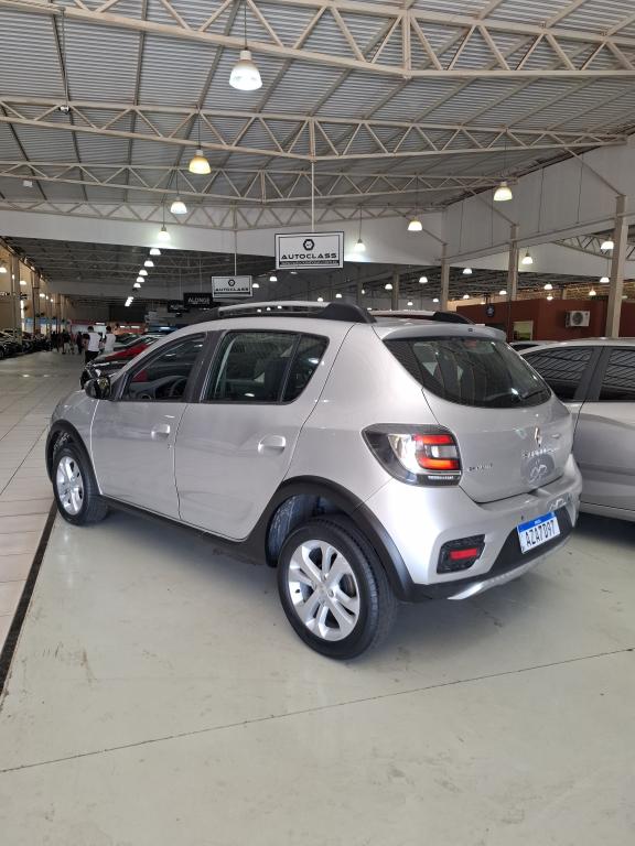 RENAULT Sandero - Foto